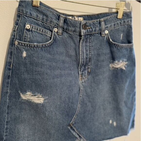 FREE PEOPLE WE THE FREE Hallie Blue Denim Distressed Mini Skirt Size 27 NWOT - Picture 3 of 11